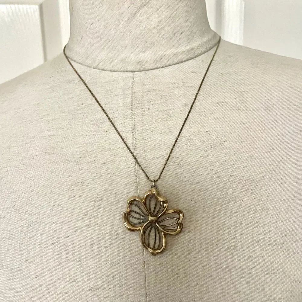 Avon vintage dogwood flower silver and gold tone pendant necklace